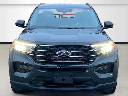 Used 2022 Ford Explorer XLT AWD/4WD image 2