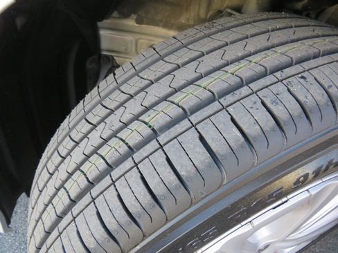 Used 2022 Toyota Prius L Eco image 34