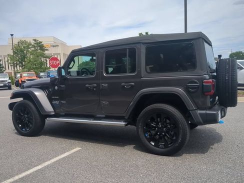 Used 2023 Jeep Wrangler Unlimited Sahara w/ Cold Weather Group AWD/4WD image 6