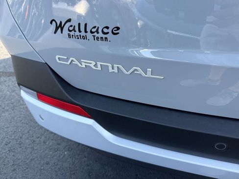 New 2026 Kia Carnival EX FWD image 7