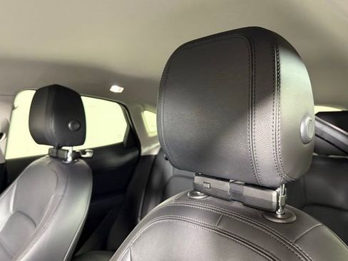 Certified 2020 Jaguar E-PACE image 15