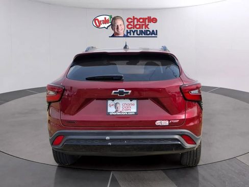 Used 2025 Chevrolet Trax RS w/ Sunroof Package FWD image 4