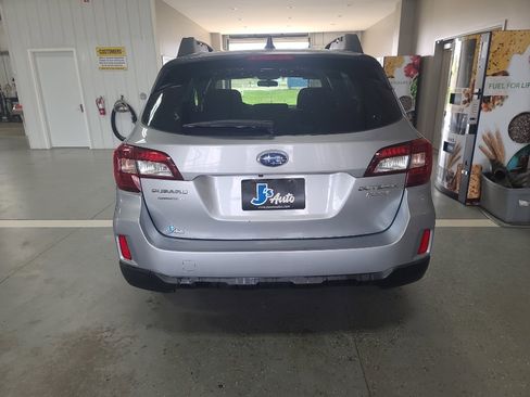 Used 2017 Subaru Outback 2.5i Premium AWD/4WD image 6