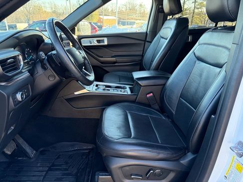 Used 2020 Ford Explorer Limited image 3