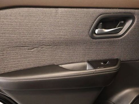 Used 2023 Nissan Rogue SV image 14