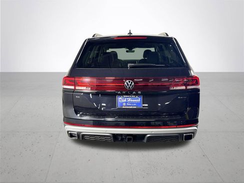 New 2026 Volkswagen Atlas Peak Edition image 7