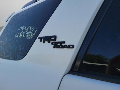 Used 2017 Toyota 4Runner TRD Off-Road Premium AWD/4WD image 20