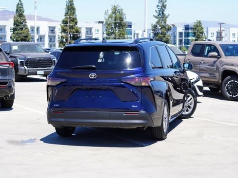 Certified 2026 Toyota Sienna XLE FWD image 8