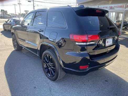 Used 2018 Jeep Grand Cherokee Altitude image 5