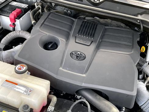 Used 2022 Toyota Tundra SR5 AWD/4WD image 31
