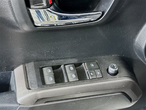 Certified 2017 Toyota Tacoma TRD Off-Road w/ Tow Package (A/T) image 18