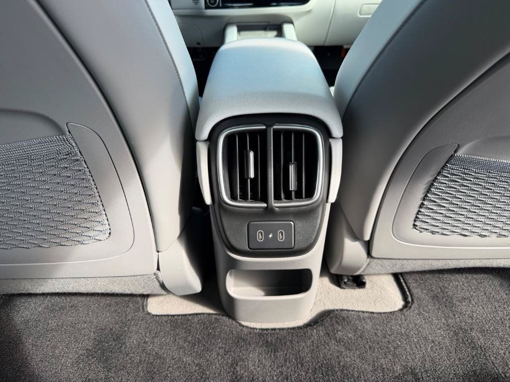 Used 2024 Hyundai Ioniq 6 SEL AWD/4WD image 17