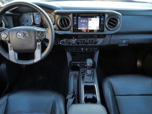 Certified 2018 Toyota Tacoma TRD Off-Road image 11