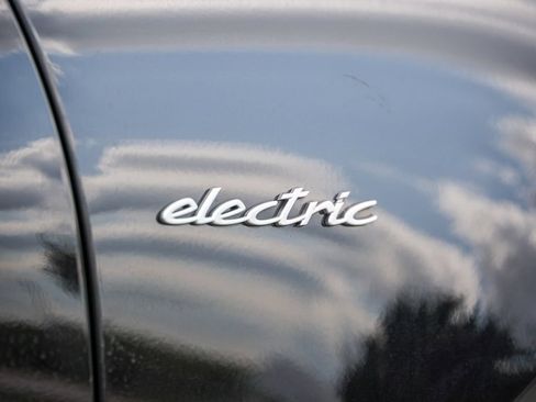 Certified 2025 Porsche Macan 4S Electric AWD/4WD image 36