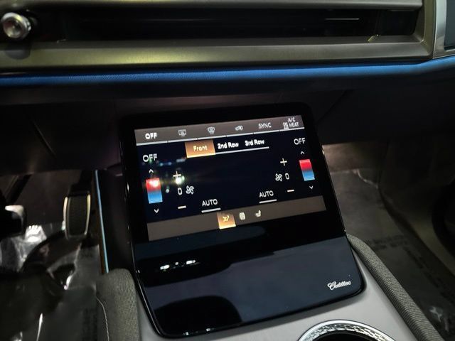 Certified 2026 Cadillac Vistiq Premium Luxury AWD/4WD image 28