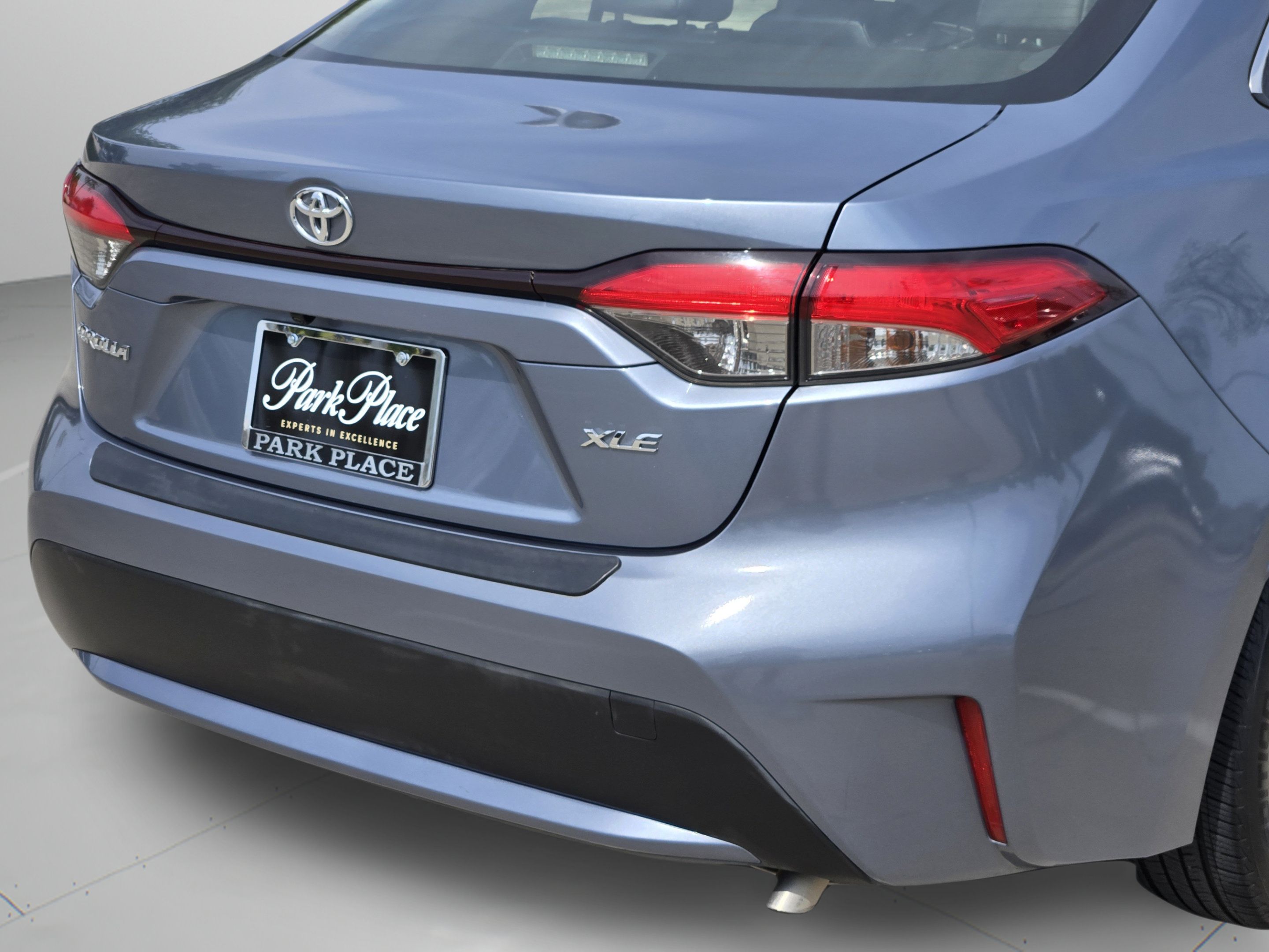 Used 2020 Toyota Corolla XLE FWD image 38