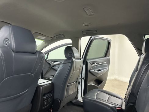 Used 2019 Buick Enclave Essence AWD/4WD image 28