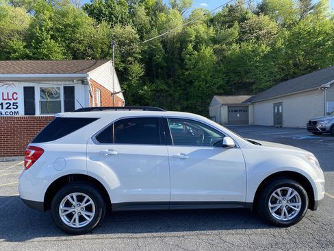 Used 2017 Chevrolet Equinox LT w/ Convenience Package AWD/4WD image 4