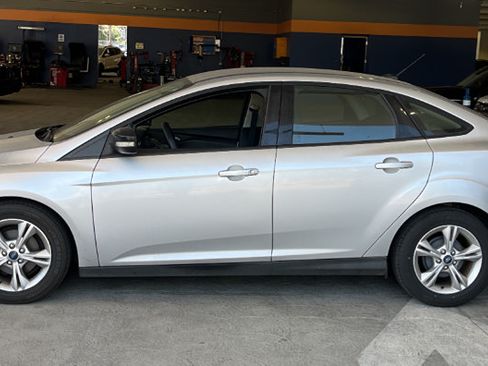 Used 2013 Ford Focus SE FWD image 3