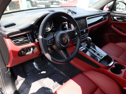 Used 2025 Porsche Macan S AWD/4WD image 2