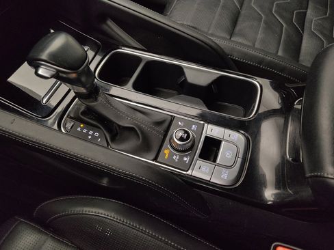 Used 2022 Kia Telluride SX w/ SX Prestige Package image 26