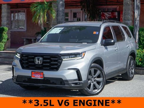 Used 2023 Honda Pilot Sport image 3