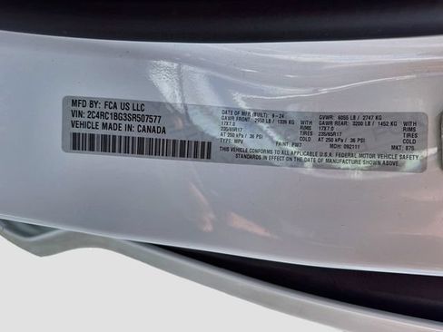 Used 2025 Chrysler Pacifica Select FWD image 33