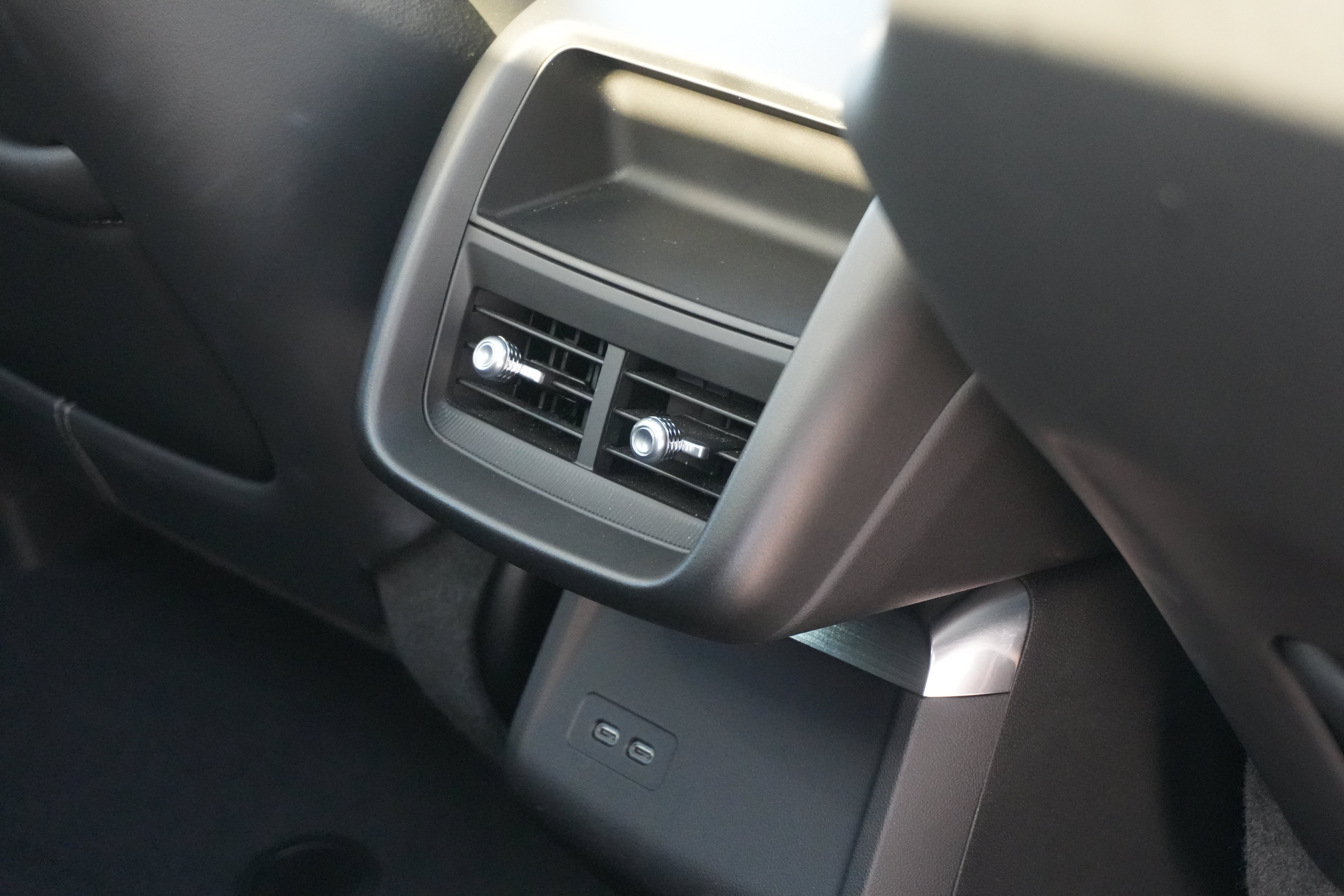 Used 2024 Cadillac Lyriq Sport AWD/4WD image 32