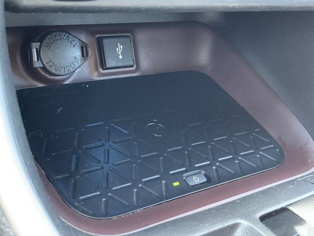 Used 2021 Toyota RAV4 Limited AWD/4WD image 25