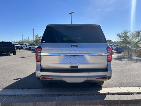 Used 2024 Ford Expedition Limited image 4