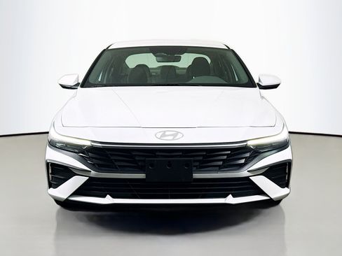 Used 2024 Hyundai Elantra SEL FWD image 2
