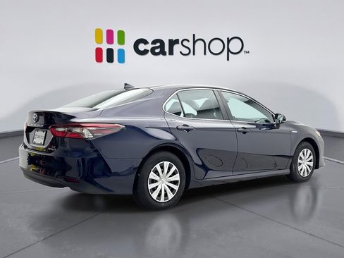 Used 2021 Toyota Camry LE image 5