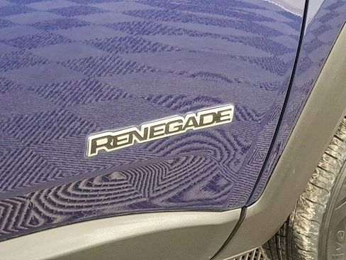 Used 2017 Jeep Renegade Latitude w/ Popular Equipment Group image 23