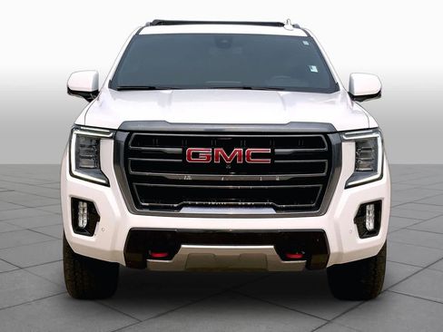Used 2021 GMC Yukon XL AT4 w/ AT4 Premium Package AWD/4WD image 3