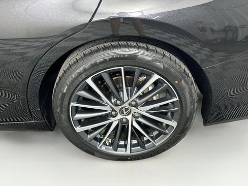 Used 2024 Lexus ES 350 w/ Premium Package image 11