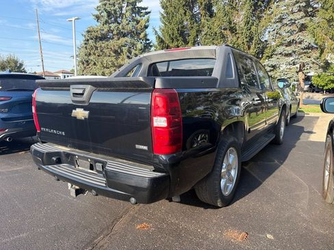 Used 2008 Chevrolet Avalanche LTZ w/ LTZ Preferred Equipment Group AWD/4WD image 3