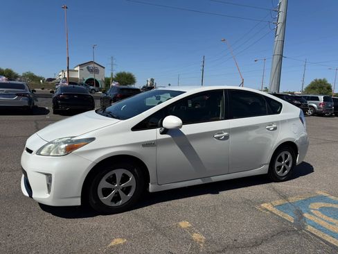 Used 2015 Toyota Prius Two FWD image 5