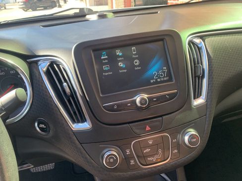 Used 2018 Chevrolet Malibu LT image 19