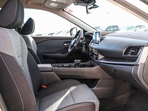 Used 2023 Nissan Rogue SV image 17