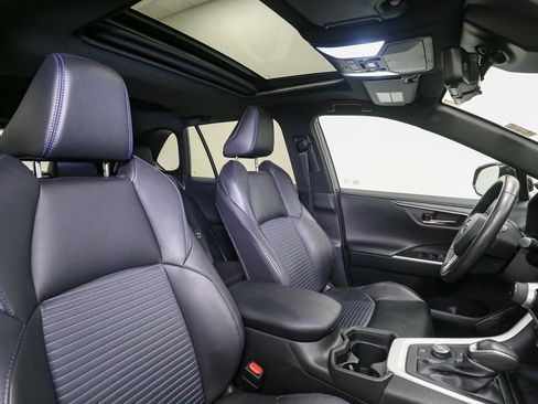 Used 2019 Toyota RAV4 XSE w/ Carpet Mat Package AWD/4WD image 18