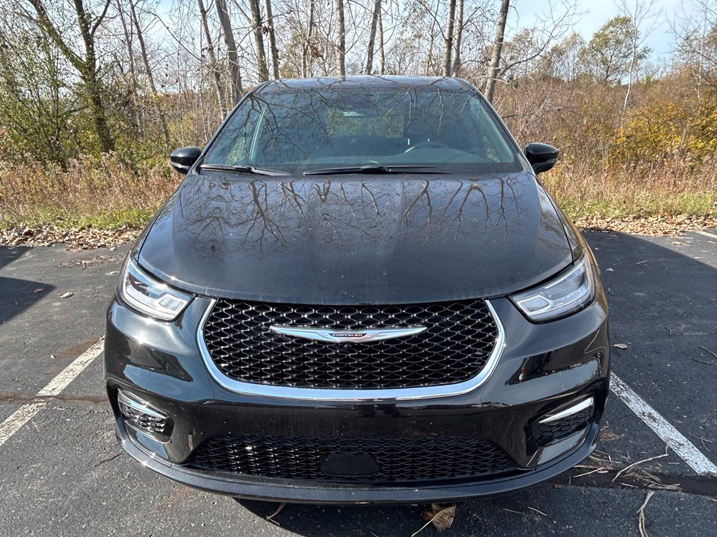 Used 2025 Chrysler Pacifica Select FWD 360° Tour