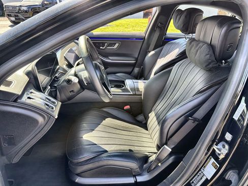 Used 2022 Mercedes-Benz S 580 4MATIC Sedan w/ AMG Line Package image 13