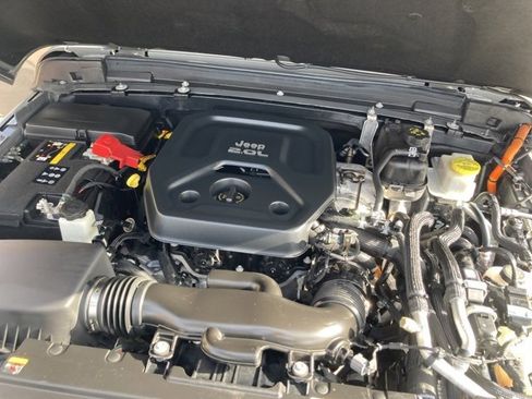 Used 2022 Jeep Wrangler Unlimited Sahara w/ Safety Group image 33