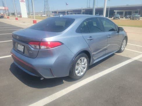 Used 2020 Toyota Corolla LE FWD image 3