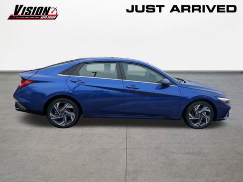 Certified 2025 Hyundai Elantra Limited image 4
