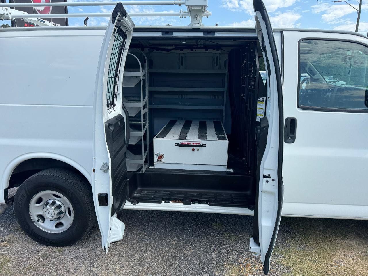 Used 2017 Chevrolet Express 2500 RWD image 10
