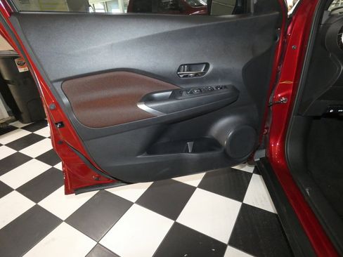 Used 2023 Nissan Kicks SR image 19