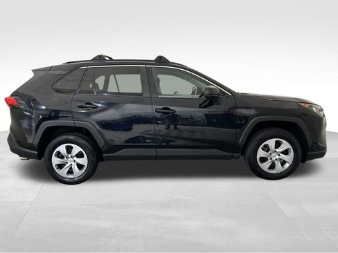Used 2021 Toyota RAV4 LE image 6
