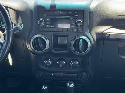 Used 2017 Jeep Wrangler Unlimited Sport w/ Connectivity Group AWD/4WD image 15