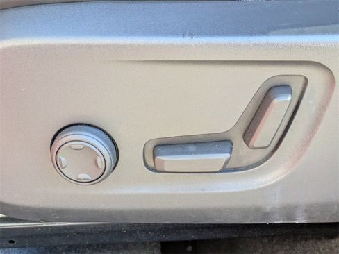 Used 2021 Volvo XC40 T5 R-Design w/ Climate Package image 23